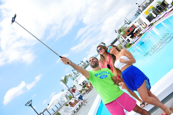 Publicity Sea The World In Colors